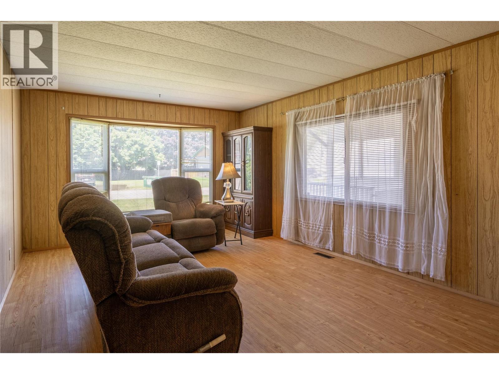 802 Center Street, Revelstoke, British Columbia  V0E 2S0 - Photo 12 - 10383767