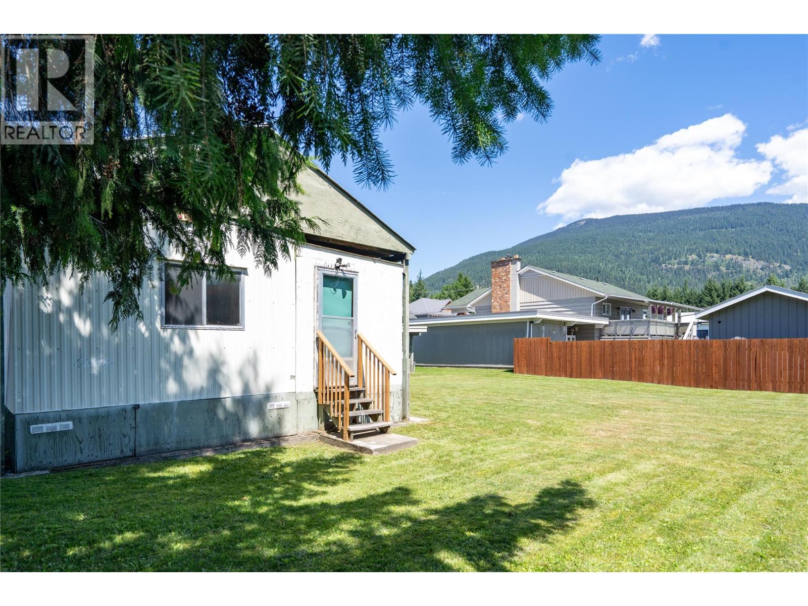 802 Center Street, Revelstoke, British Columbia  V0E 2S0 - Photo 23 - 10383767