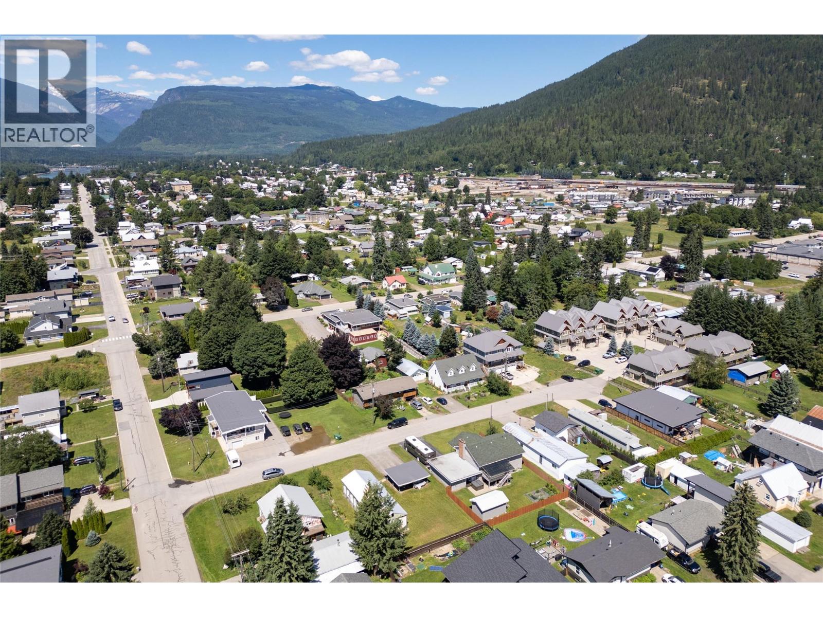 802 Center Street, Revelstoke, British Columbia  V0E 2S0 - Photo 6 - 10383767