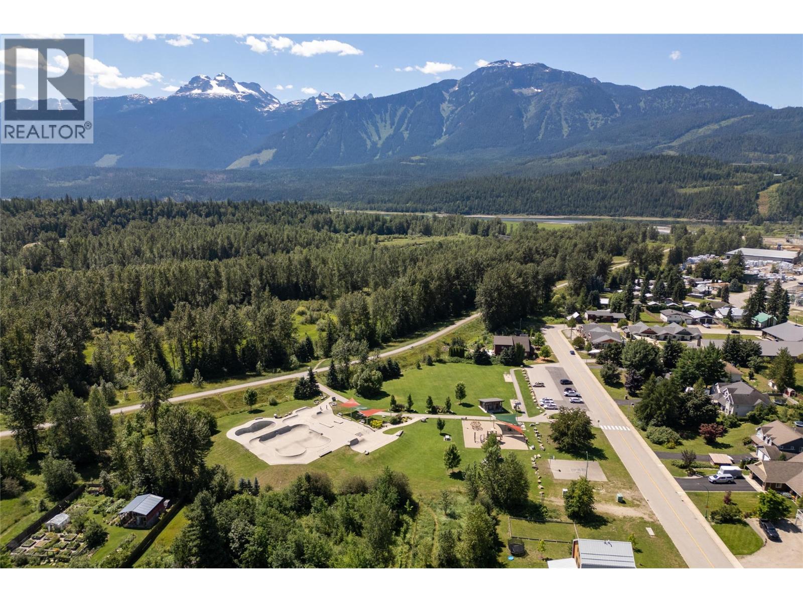 802 Center Street, Revelstoke, British Columbia  V0E 2S0 - Photo 7 - 10383767