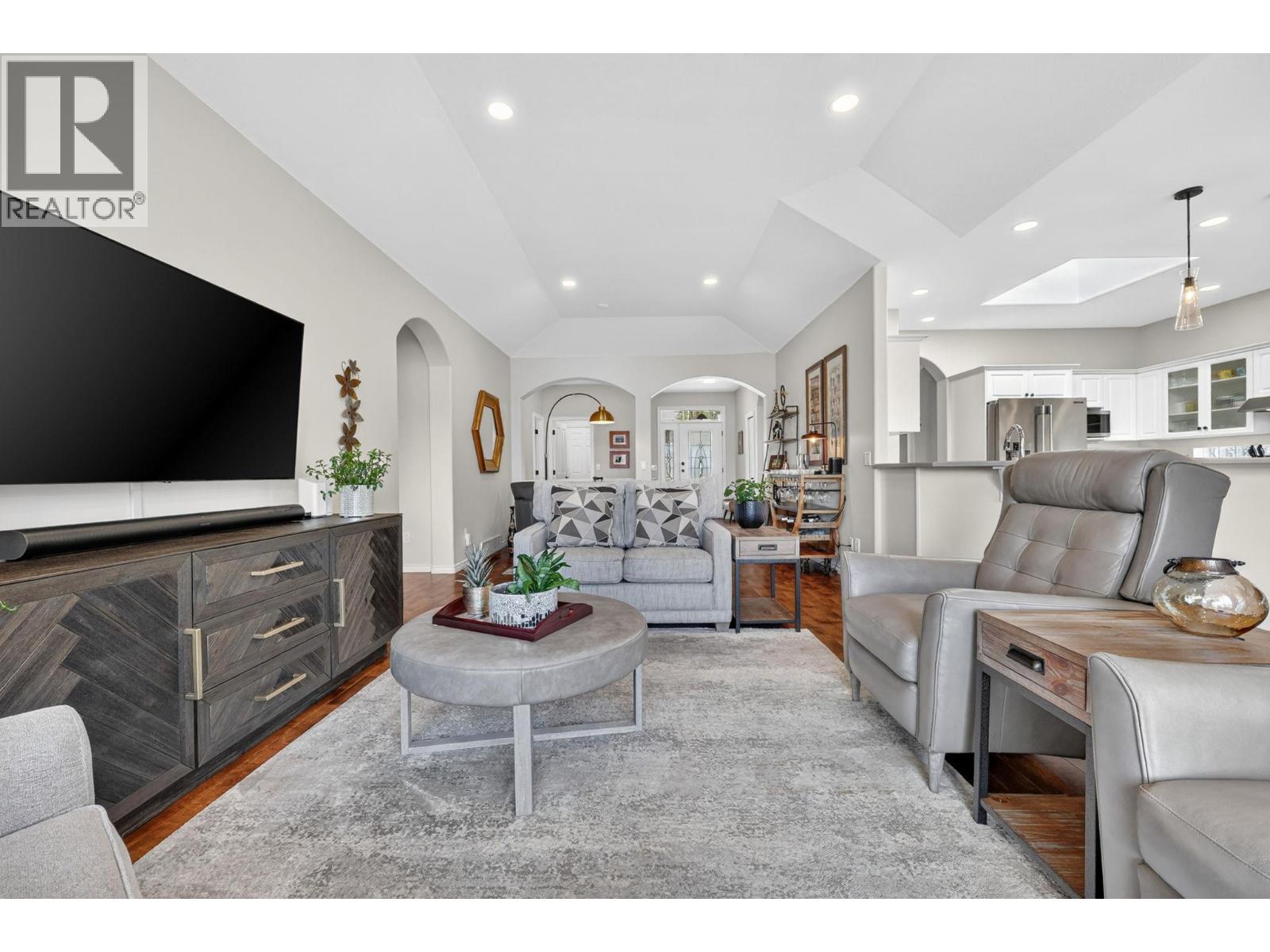 3925 Gallaghers Circle, Kelowna, British Columbia  V1W 3Z9 - Photo 10 - 10382977