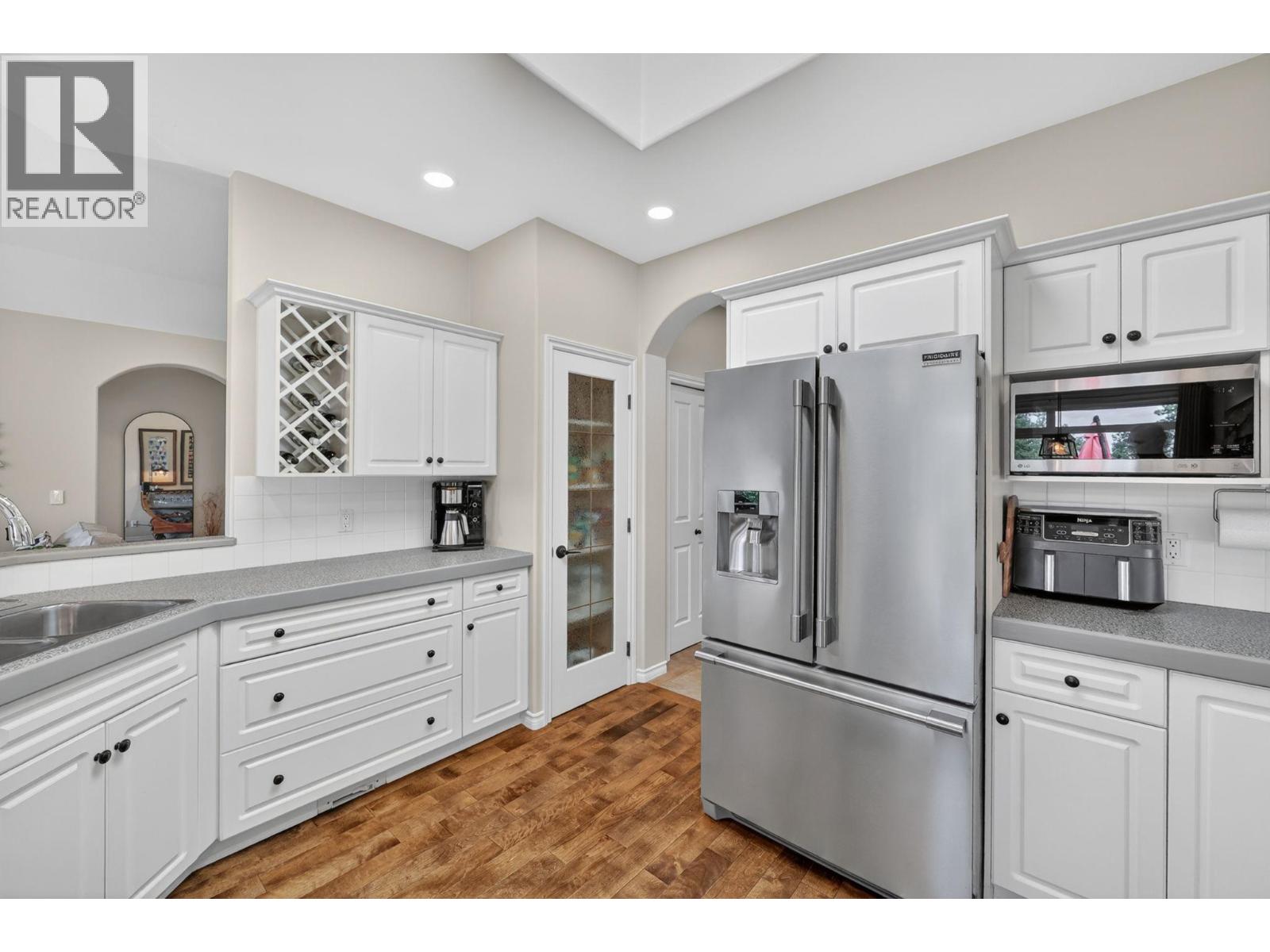 3925 Gallaghers Circle, Kelowna, British Columbia  V1W 3Z9 - Photo 17 - 10382977