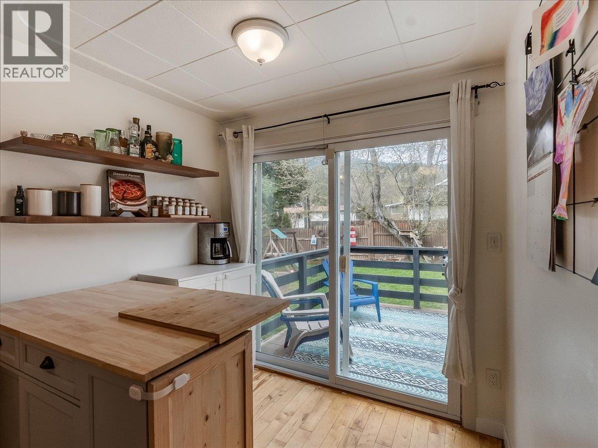 702 6th Street, Castlegar, British Columbia  V1N 2E9 - Photo 10 - 10383681