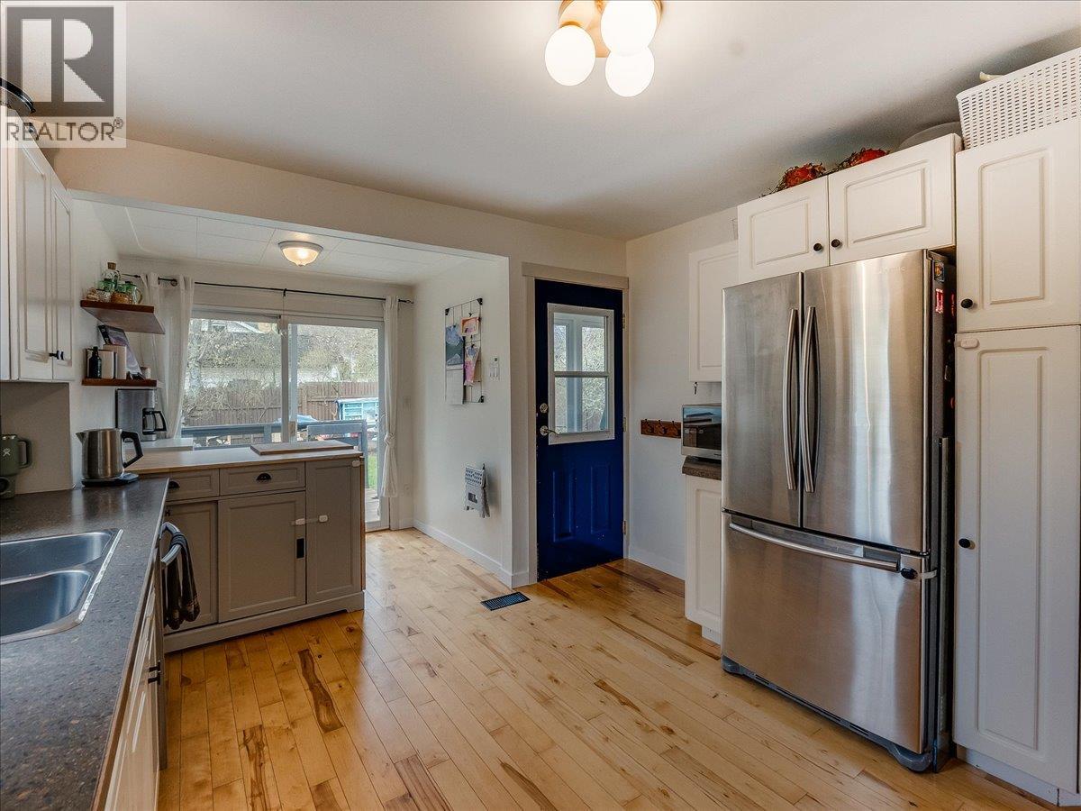 702 6th Street, Castlegar, British Columbia  V1N 2E9 - Photo 11 - 10383681