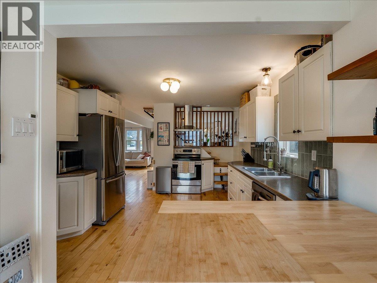 702 6th Street, Castlegar, British Columbia  V1N 2E9 - Photo 12 - 10383681