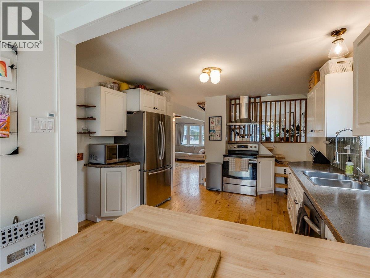 702 6th Street, Castlegar, British Columbia  V1N 2E9 - Photo 13 - 10383681