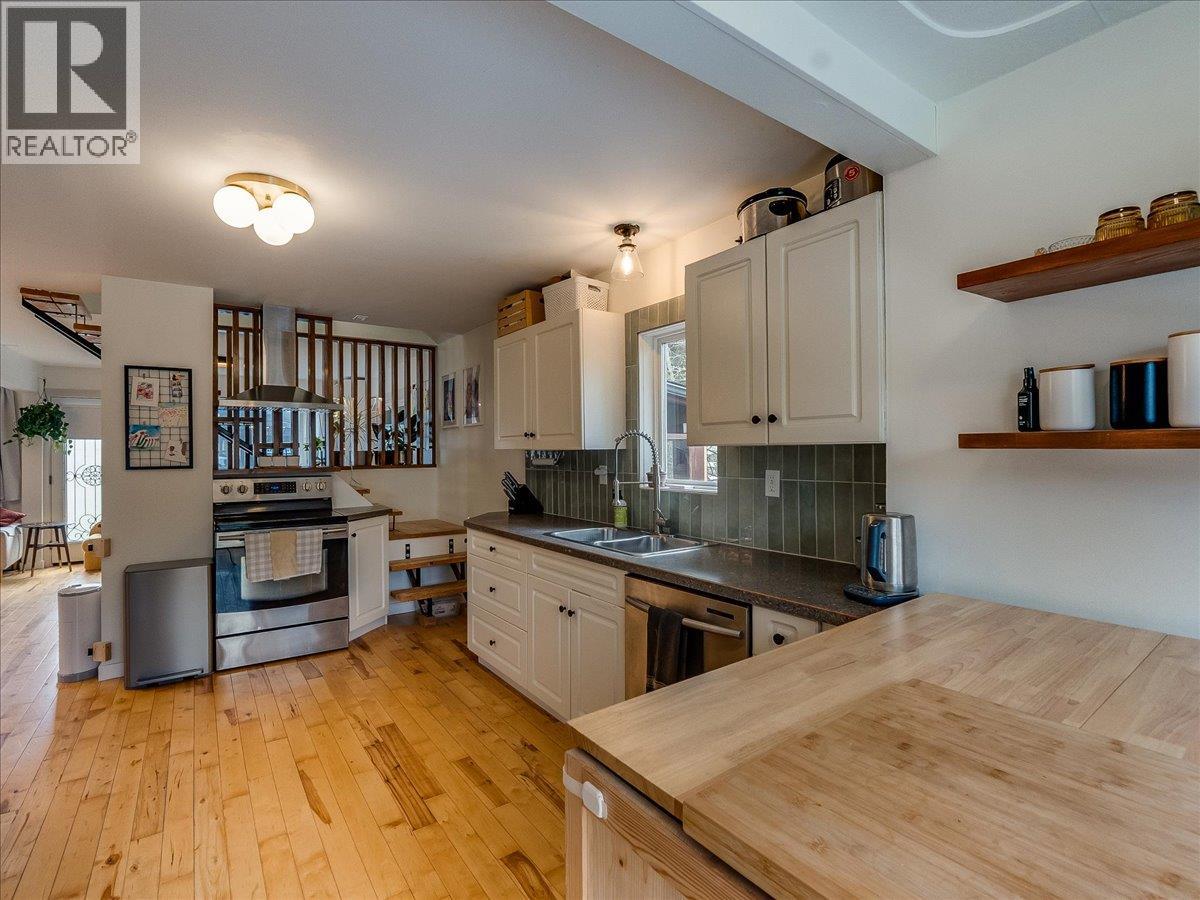 702 6th Street, Castlegar, British Columbia  V1N 2E9 - Photo 14 - 10383681