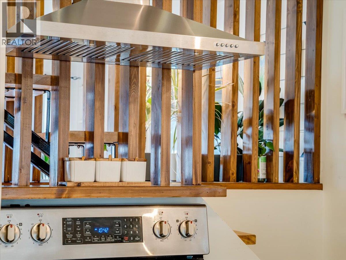 702 6th Street, Castlegar, British Columbia  V1N 2E9 - Photo 15 - 10383681