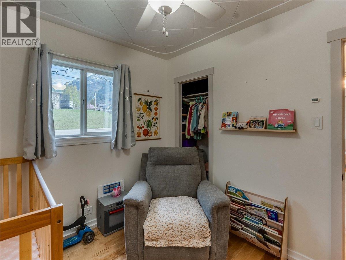 702 6th Street, Castlegar, British Columbia  V1N 2E9 - Photo 22 - 10383681