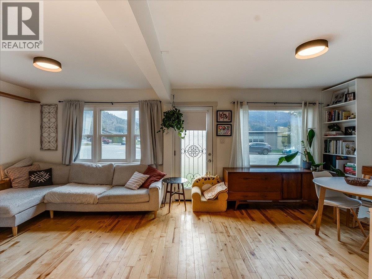 702 6th Street, Castlegar, British Columbia  V1N 2E9 - Photo 28 - 10383681
