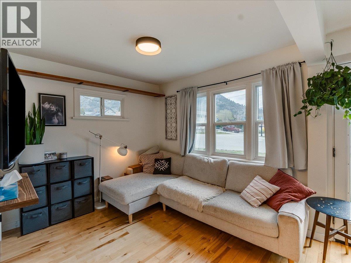 702 6th Street, Castlegar, British Columbia  V1N 2E9 - Photo 29 - 10383681