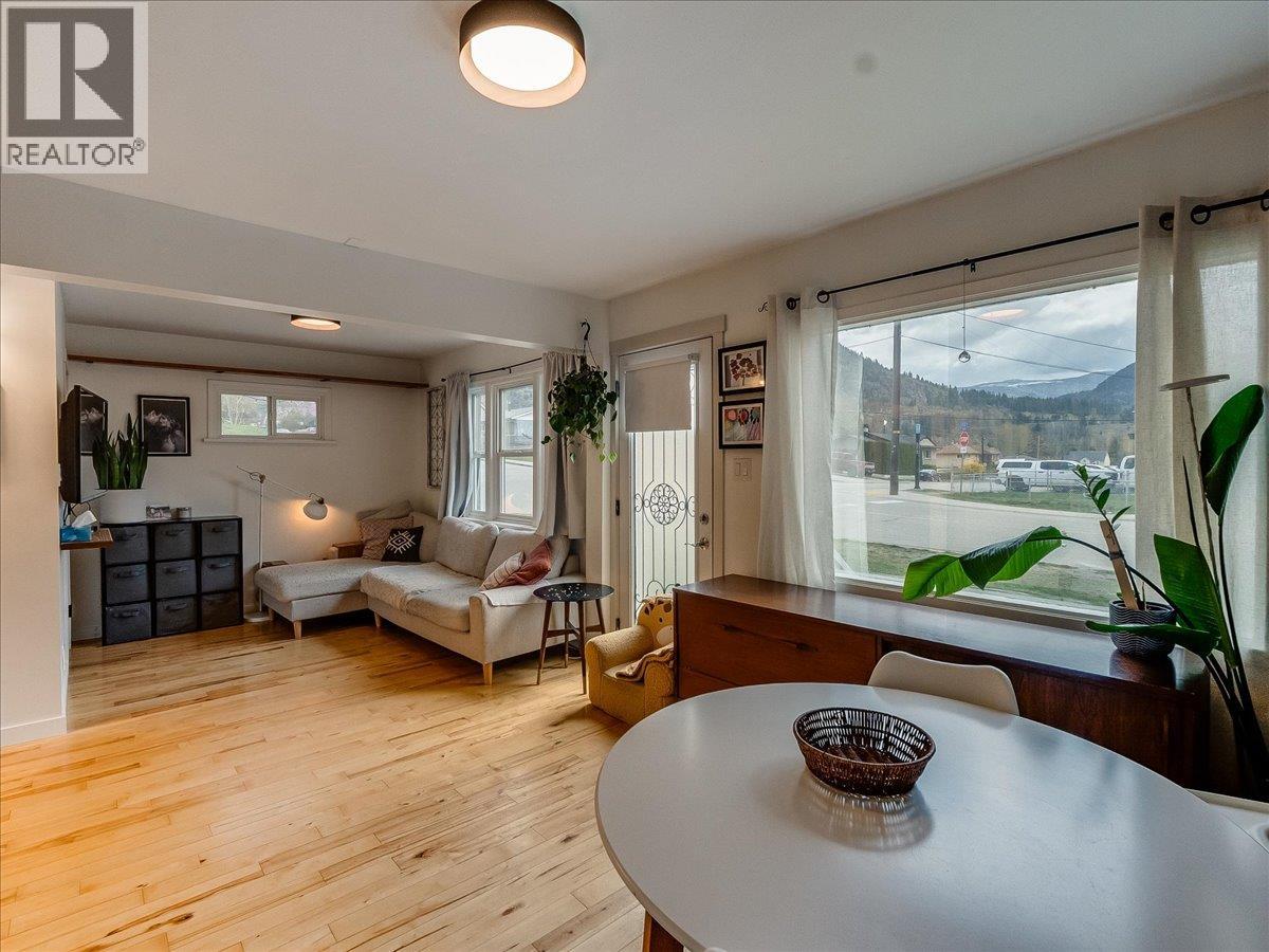 702 6th Street, Castlegar, British Columbia  V1N 2E9 - Photo 34 - 10383681