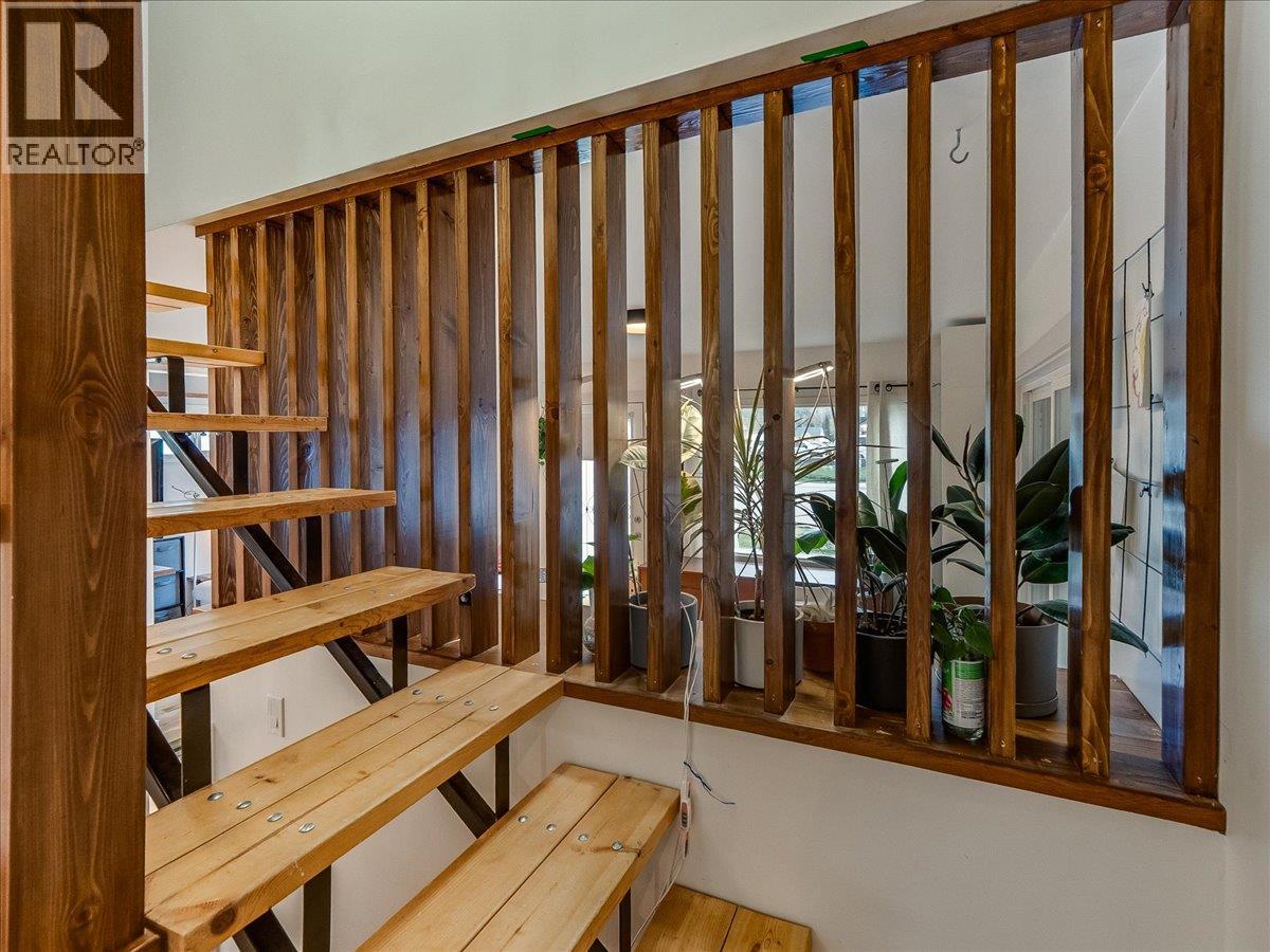 702 6th Street, Castlegar, British Columbia  V1N 2E9 - Photo 40 - 10383681