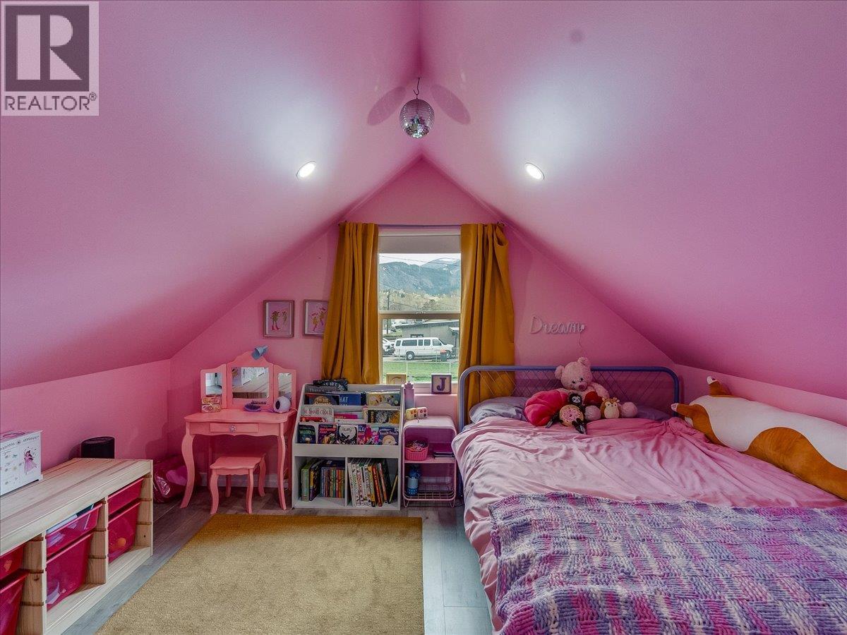 702 6th Street, Castlegar, British Columbia  V1N 2E9 - Photo 44 - 10383681