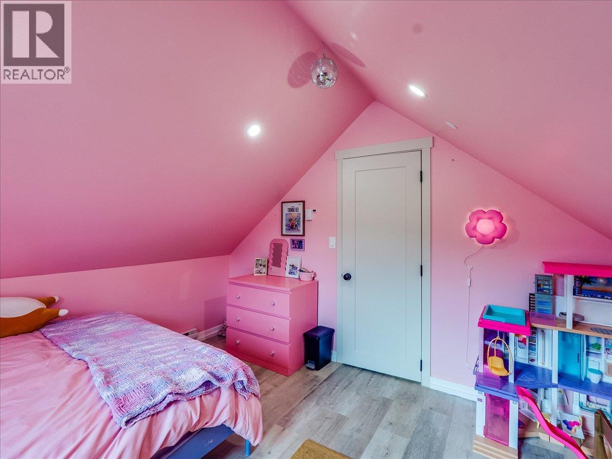 702 6th Street, Castlegar, British Columbia  V1N 2E9 - Photo 45 - 10383681