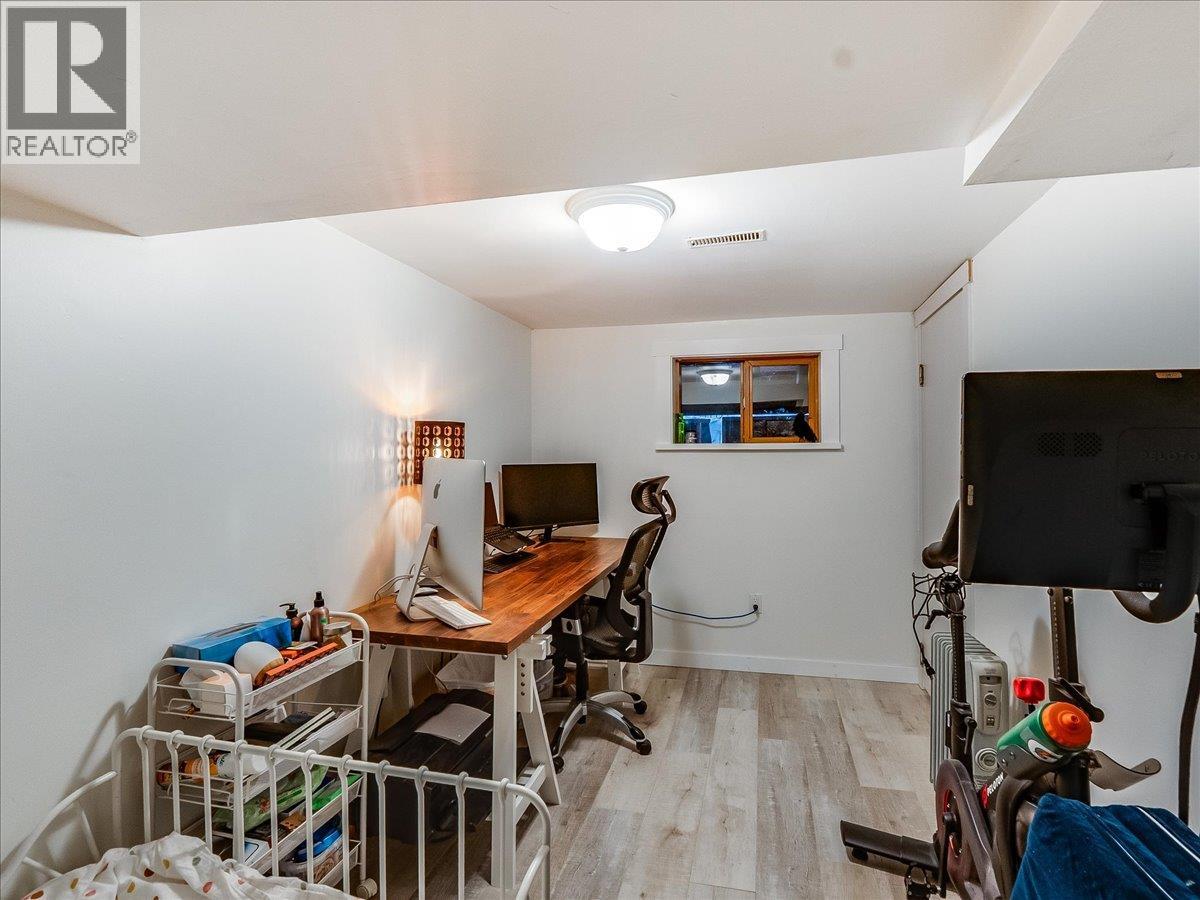 702 6th Street, Castlegar, British Columbia  V1N 2E9 - Photo 47 - 10383681