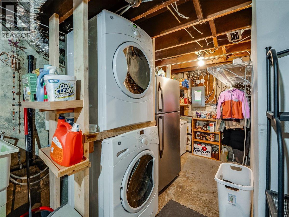 702 6th Street, Castlegar, British Columbia  V1N 2E9 - Photo 49 - 10383681