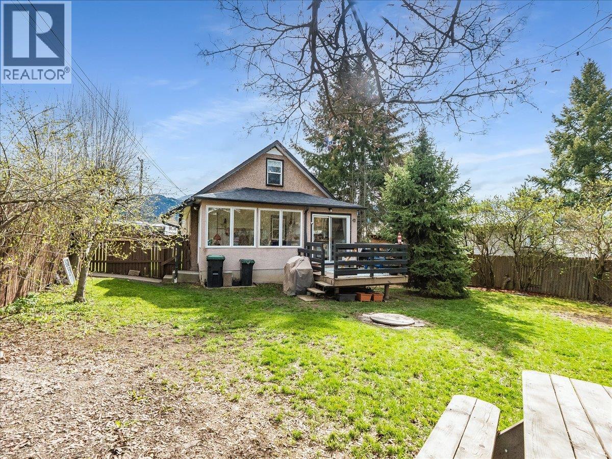 702 6th Street, Castlegar, British Columbia  V1N 2E9 - Photo 55 - 10383681