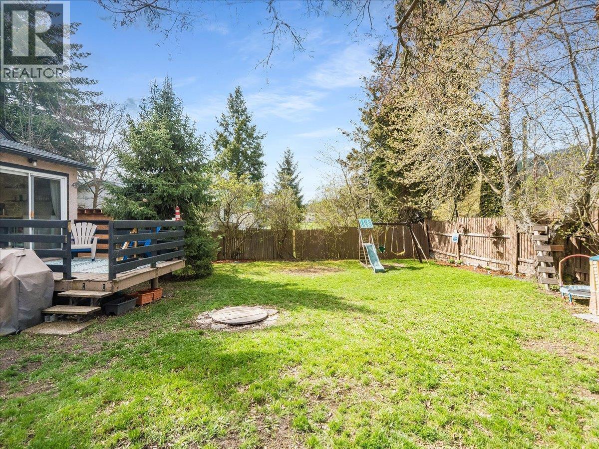702 6th Street, Castlegar, British Columbia  V1N 2E9 - Photo 56 - 10383681
