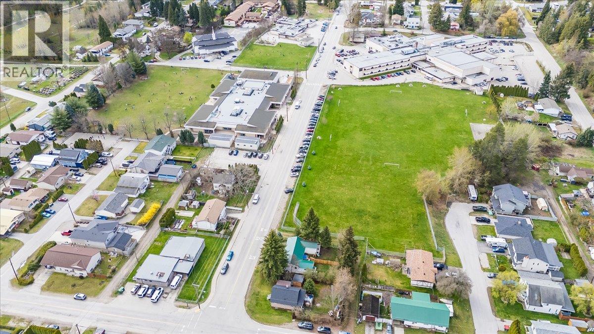 702 6th Street, Castlegar, British Columbia  V1N 2E9 - Photo 63 - 10383681