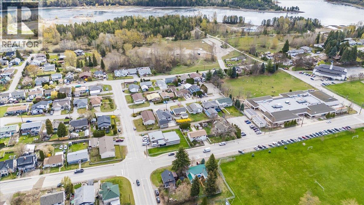 702 6th Street, Castlegar, British Columbia  V1N 2E9 - Photo 65 - 10383681