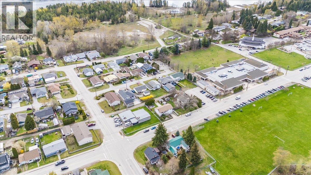 702 6th Street, Castlegar, British Columbia  V1N 2E9 - Photo 66 - 10383681