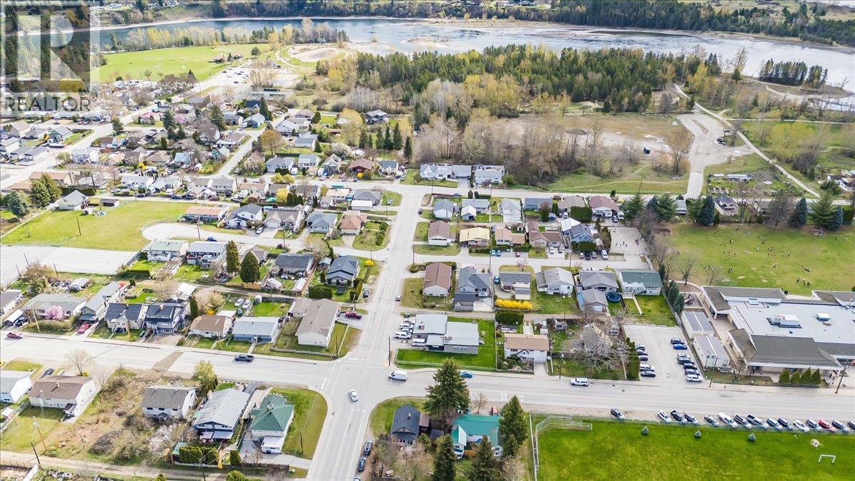 702 6th Street, Castlegar, British Columbia  V1N 2E9 - Photo 67 - 10383681