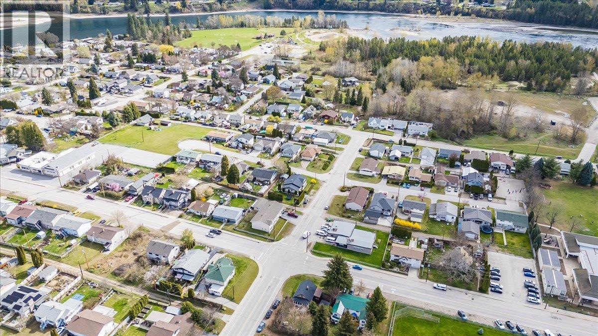 702 6th Street, Castlegar, British Columbia  V1N 2E9 - Photo 68 - 10383681