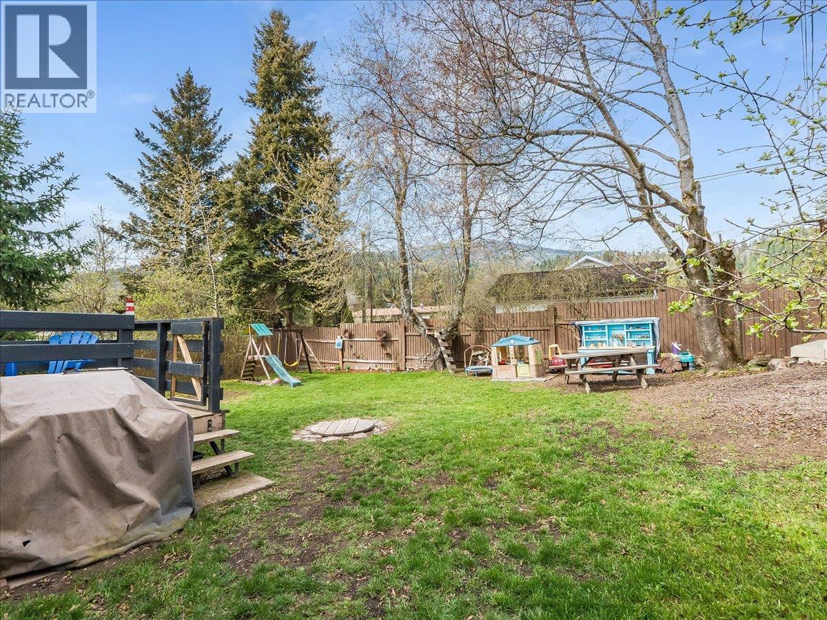 702 6th Street, Castlegar, British Columbia  V1N 2E9 - Photo 75 - 10383681
