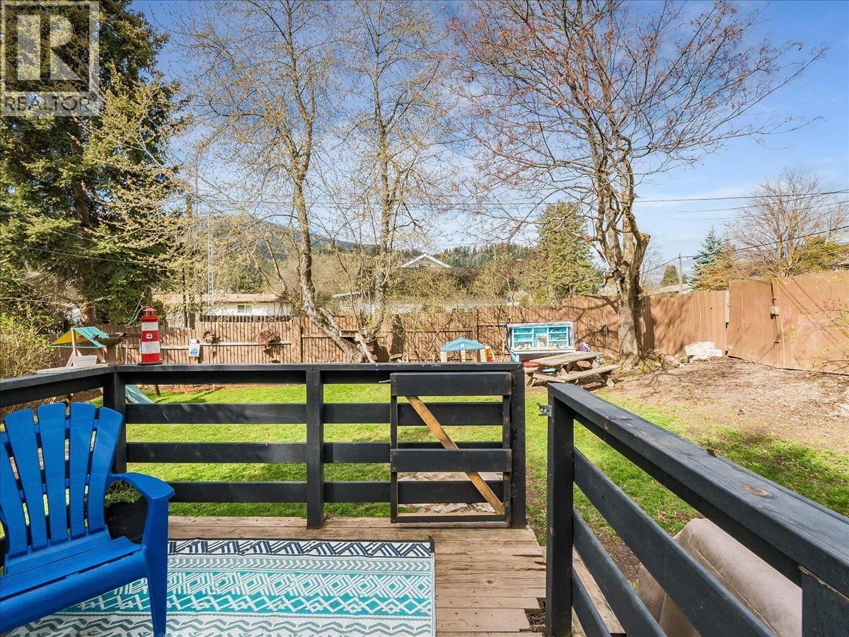 702 6th Street, Castlegar, British Columbia  V1N 2E9 - Photo 76 - 10383681