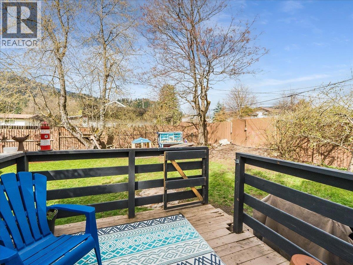 702 6th Street, Castlegar, British Columbia  V1N 2E9 - Photo 77 - 10383681