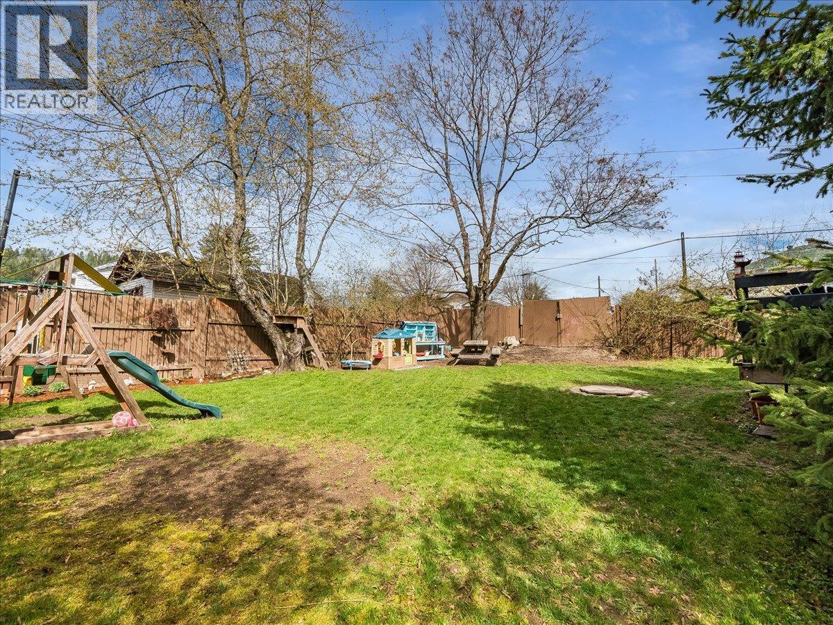 702 6th Street, Castlegar, British Columbia  V1N 2E9 - Photo 85 - 10383681