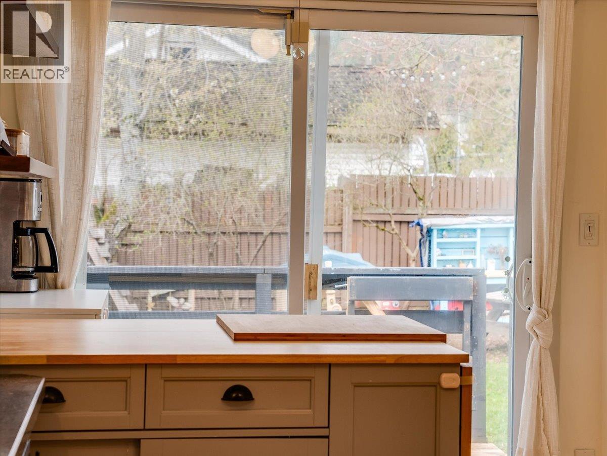 702 6th Street, Castlegar, British Columbia  V1N 2E9 - Photo 9 - 10383681