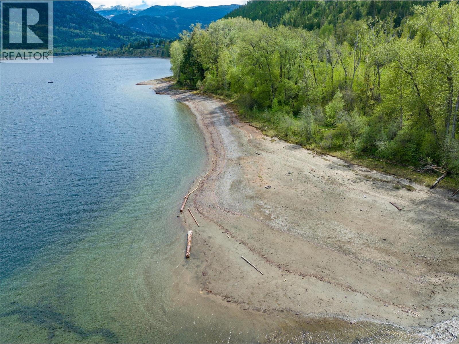 1601 Arrow Lakes Drive, Castlegar, British Columbia  V1N 3N3 - Photo 17 - 10383570