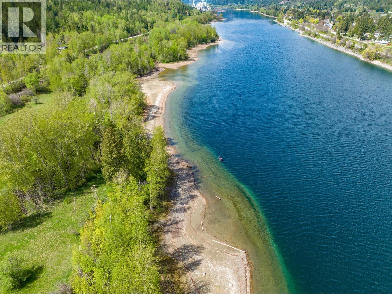 1601 Arrow Lakes Drive, Castlegar, British Columbia  V1N 3N3 - Photo 31 - 10383570