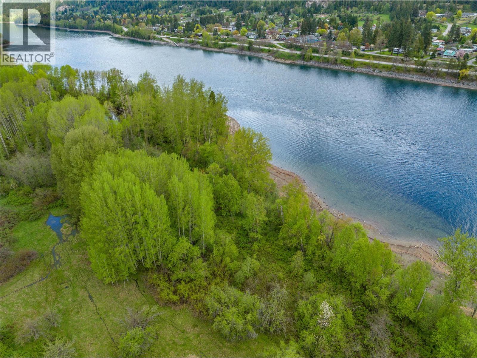 1601 Arrow Lakes Drive, Castlegar, British Columbia  V1N 3N3 - Photo 6 - 10383570