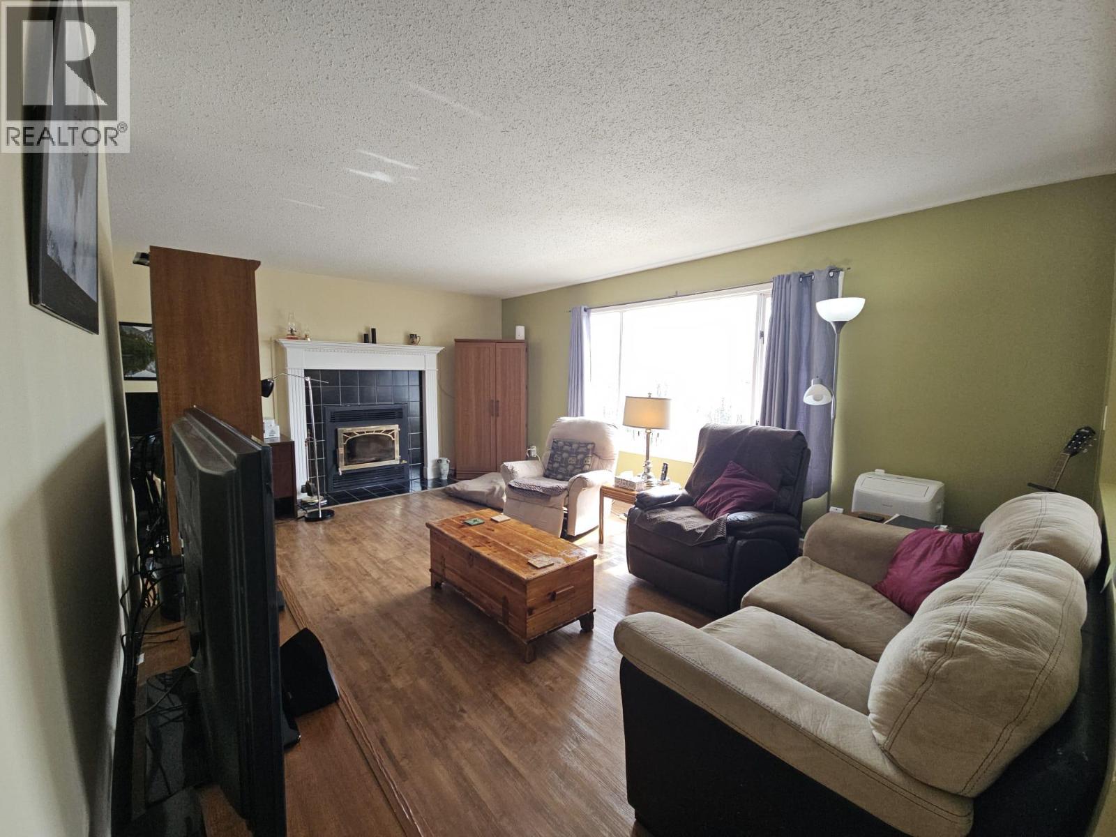 5334 Kurjata Drive, Chetwynd, British Columbia  V0C 1J0 - Photo 5 - 10383892