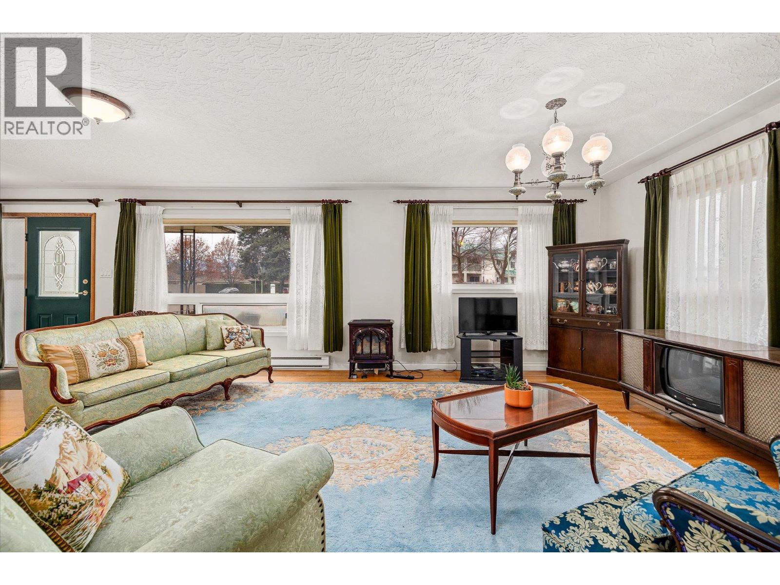 1190 Guisachan Road, Kelowna, British Columbia  V1Y 7X4 - Photo 9 - 10383912