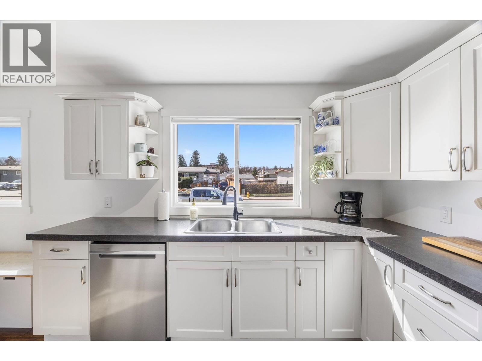 1224 Lawson Avenue, Kelowna, British Columbia  V1Y 6T9 - Photo 4 - 10383910