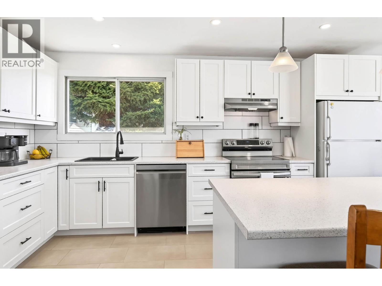 15 Galena Avenue, Logan Lake, British Columbia  V0K 1W0 - Photo 13 - 10383843