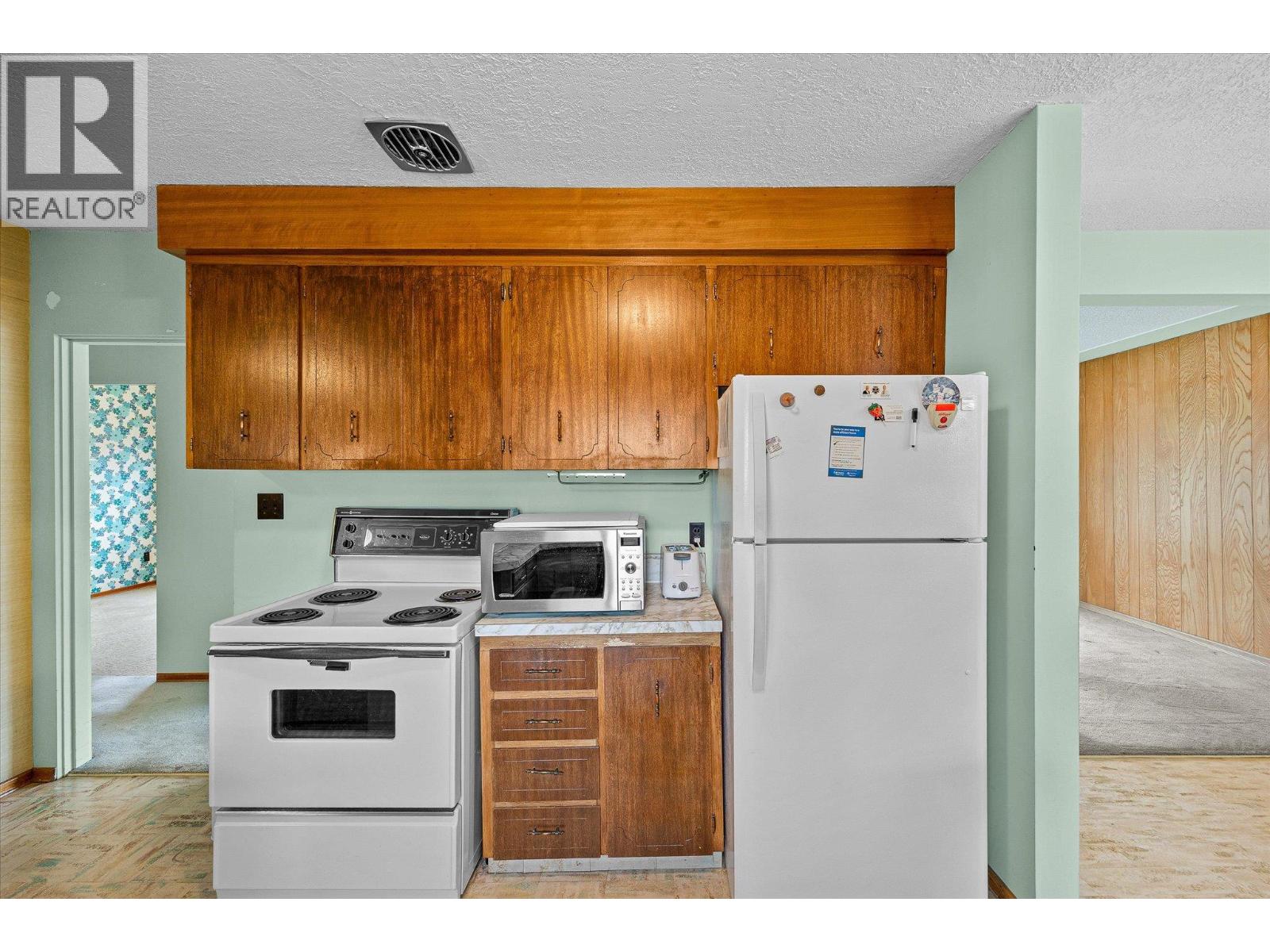 4693 Raymer Road, Kelowna, British Columbia  V1W 1J4 - Photo 11 - 10383687