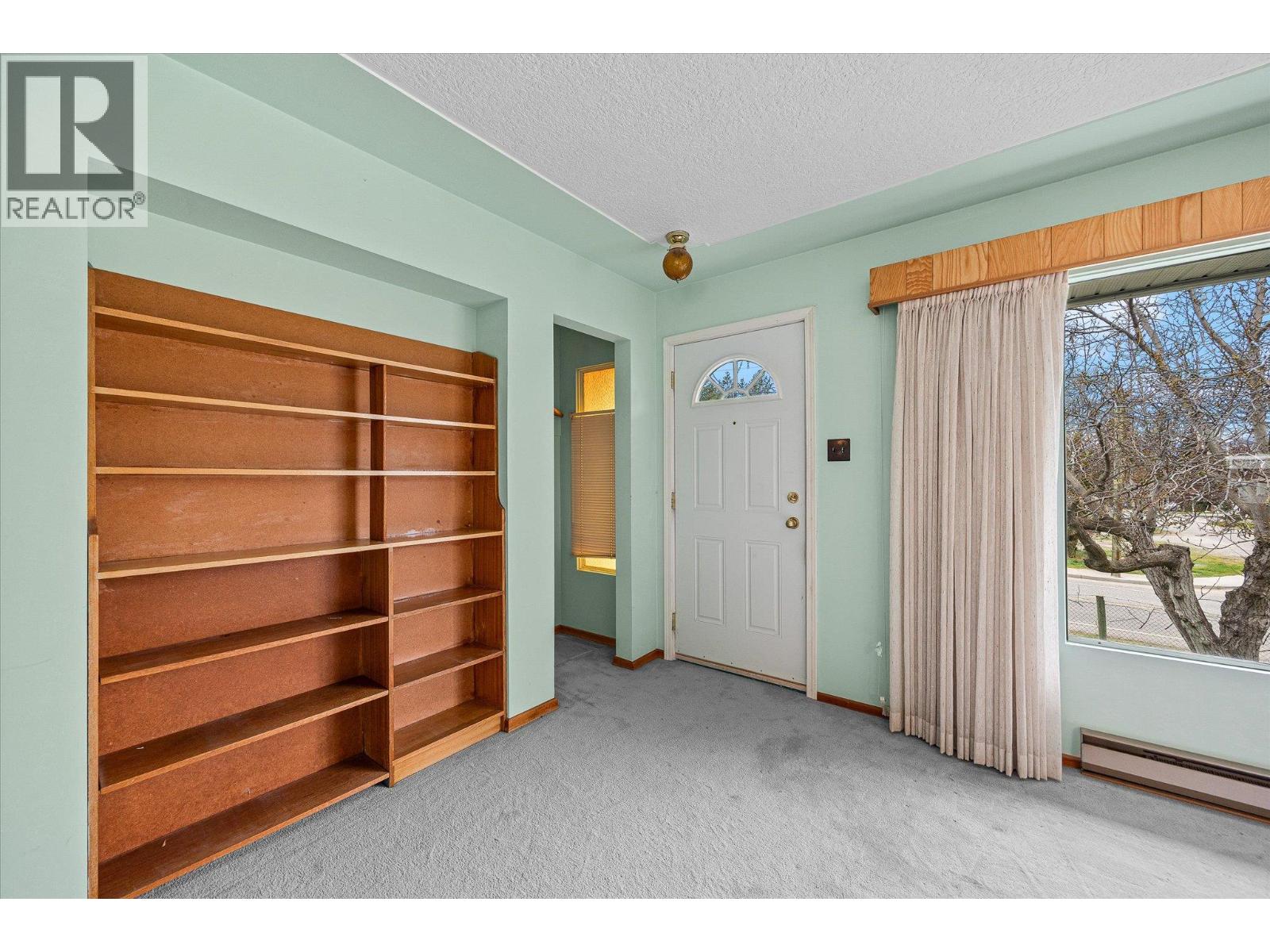 4693 Raymer Road, Kelowna, British Columbia  V1W 1J4 - Photo 4 - 10383687