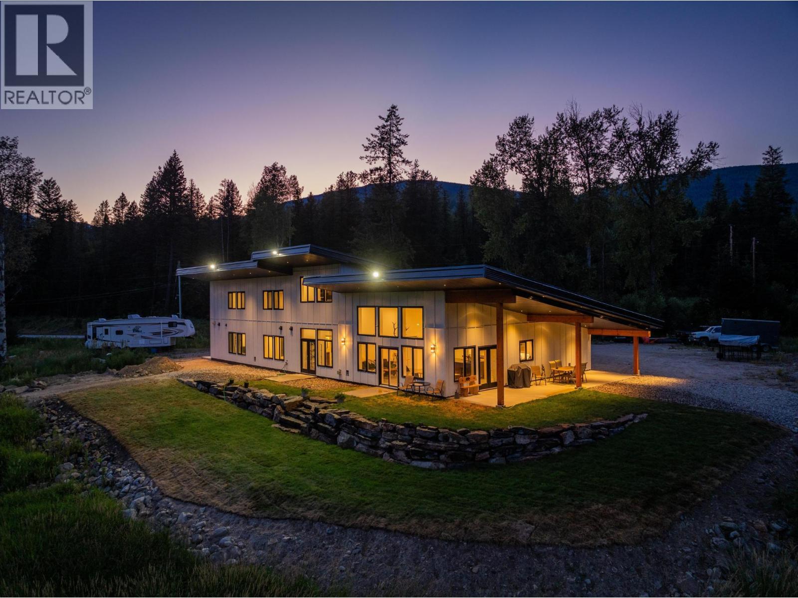 2335 Pass Creek Road, Castlegar, British Columbia  v1n 4t4 - Photo 1 - 10383434