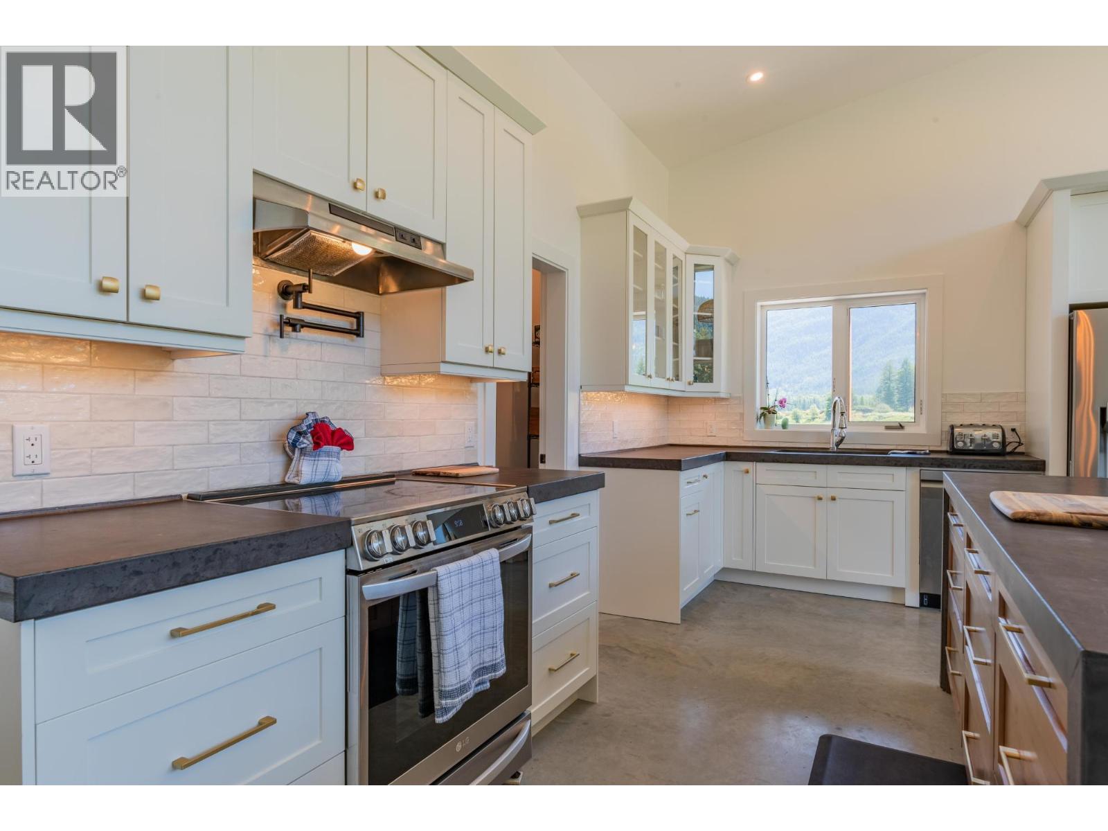 2335 Pass Creek Road, Castlegar, British Columbia  v1n 4t4 - Photo 24 - 10383434