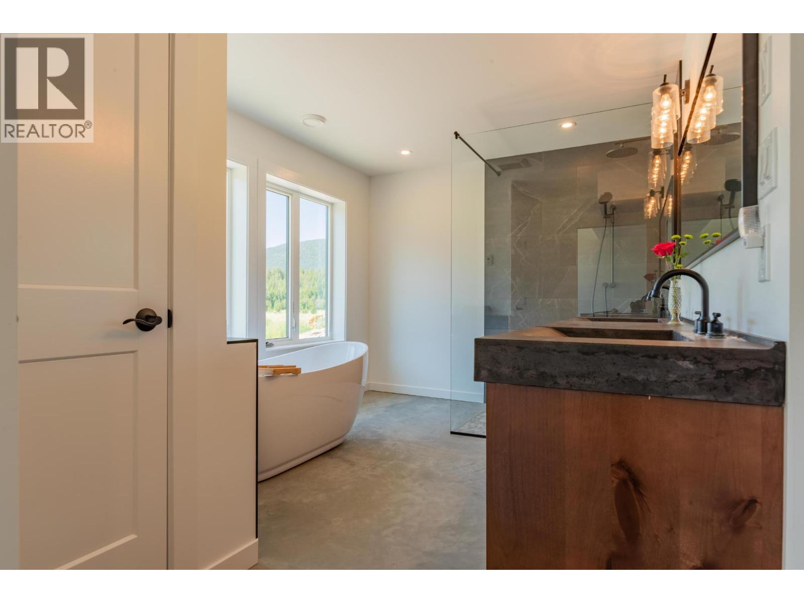 2335 Pass Creek Road, Castlegar, British Columbia  v1n 4t4 - Photo 41 - 10383434