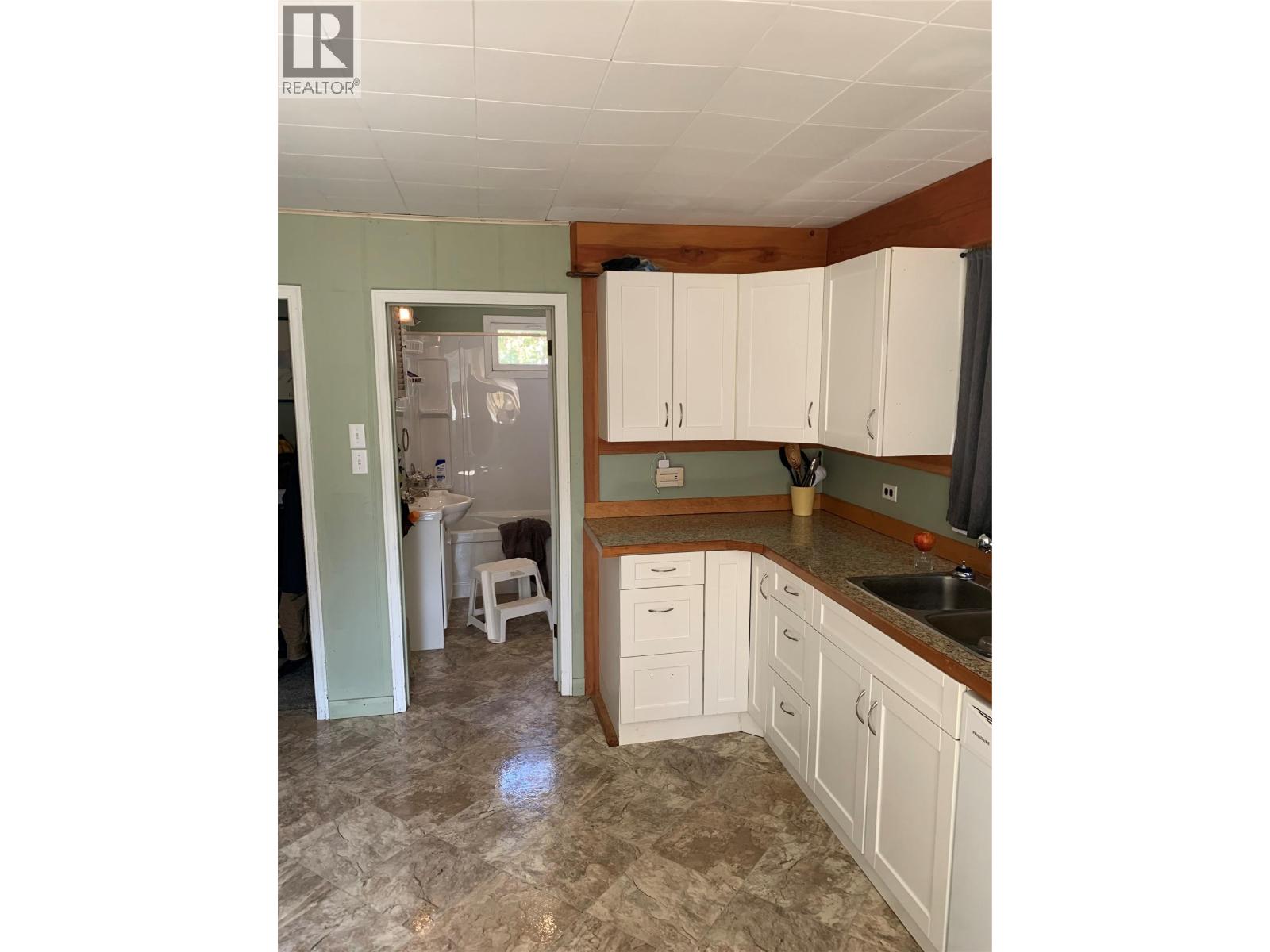 572 6 Highway, Nakusp, British Columbia  V0G 1R1 - Photo 12 - 10383658