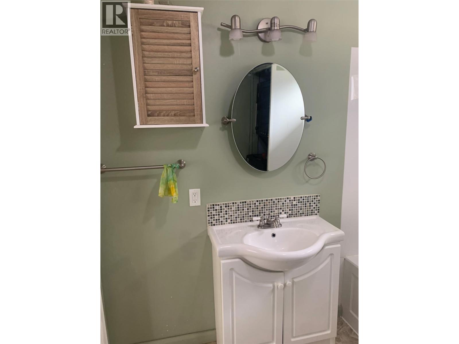 572 6 Highway, Nakusp, British Columbia  V0G 1R1 - Photo 3 - 10383658