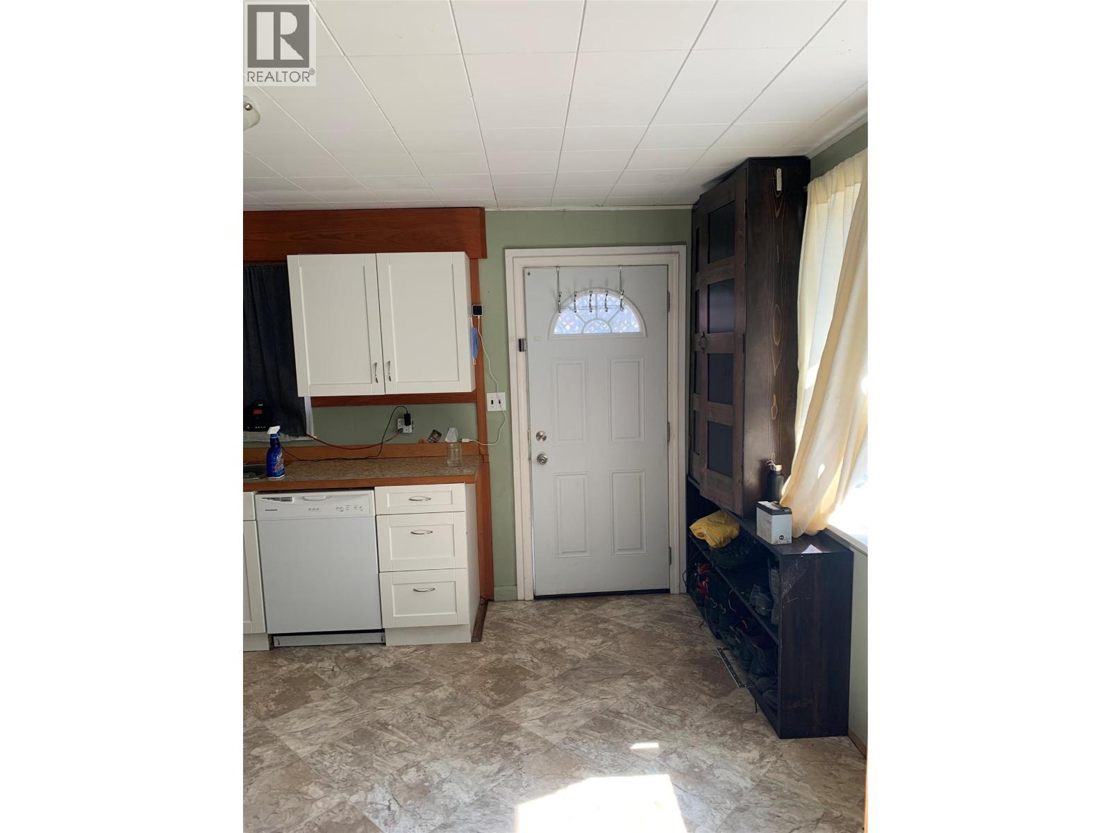 572 6 Highway, Nakusp, British Columbia  V0G 1R1 - Photo 9 - 10383658