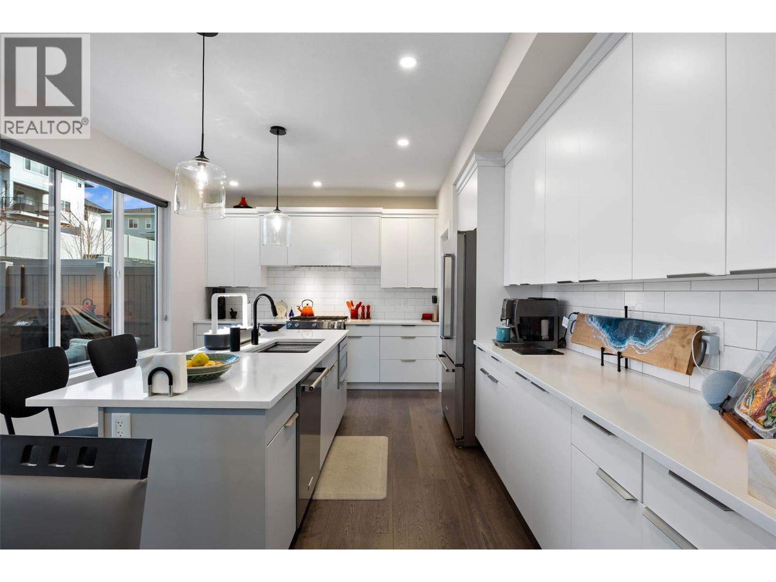 1886 Qu'appelle Boulevard, Kamloops, British Columbia  V2E 0C7 - Photo 12 - 10383652