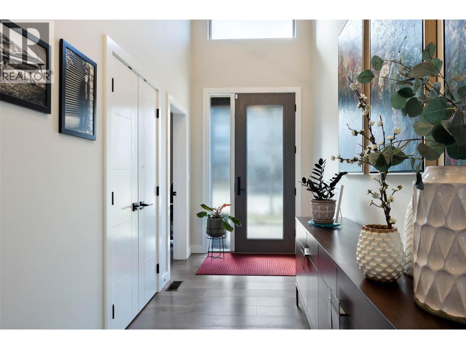 1886 Qu'appelle Boulevard, Kamloops, British Columbia  V2E 0C7 - Photo 2 - 10383652